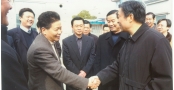 省委書記李源潮及其他省市領(lǐng)導(dǎo)來華鵬集團(tuán)視察并與董事長(zhǎng)郭道鵬親切交談